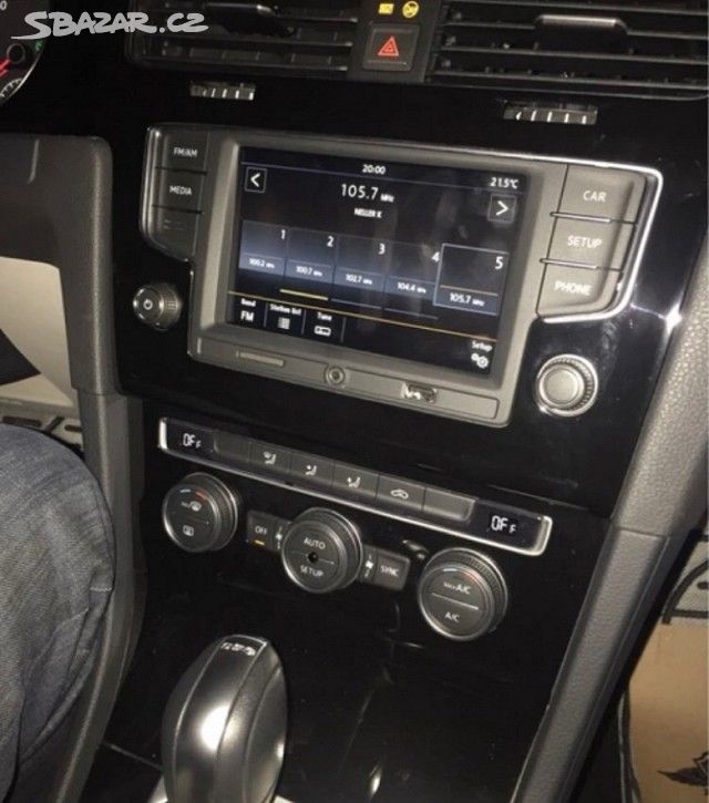 Autorádio rádio VW Golf 7 / Passat B8 s bluetooth Mělník